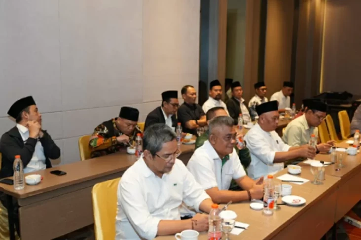 Taat Kiai Sepuh, Kader...