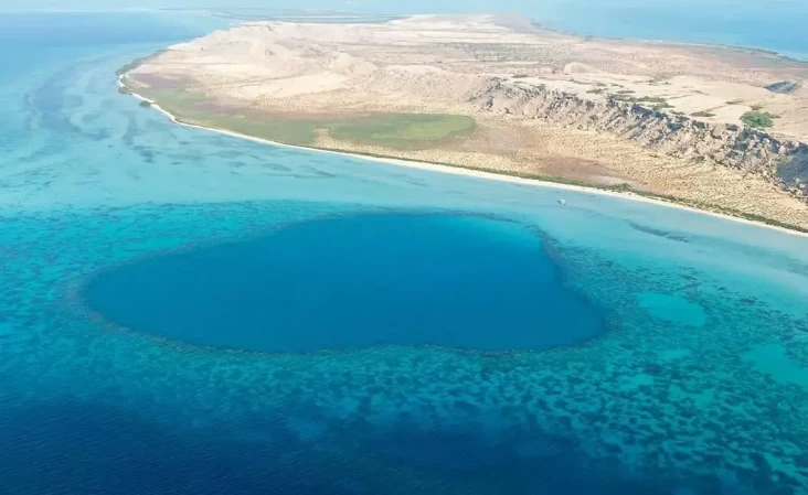 Lubang Biru di Arab...