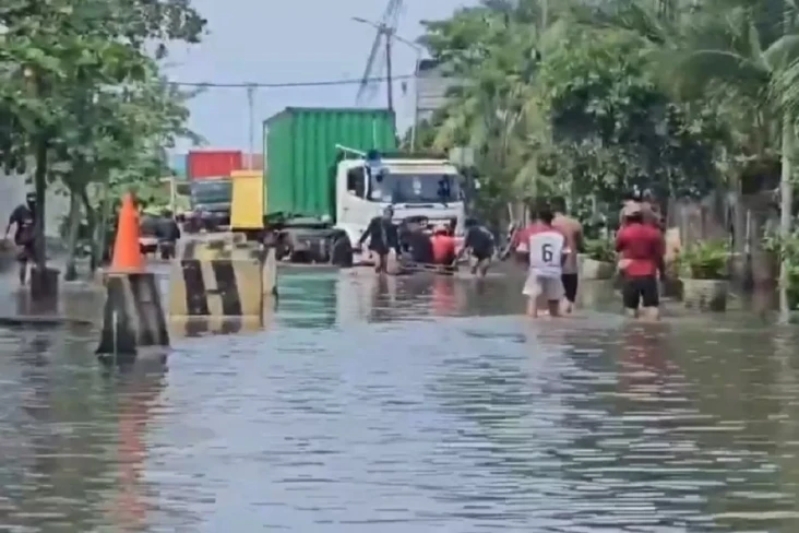Banjir Rob Capai 1 Meter,...