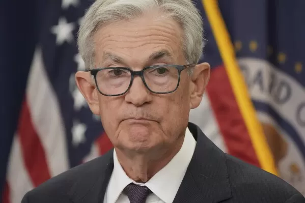 Powell Siap Pangkas...