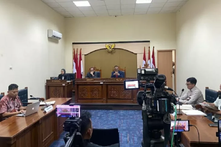 Sidang Bonatua Vs KPU,...