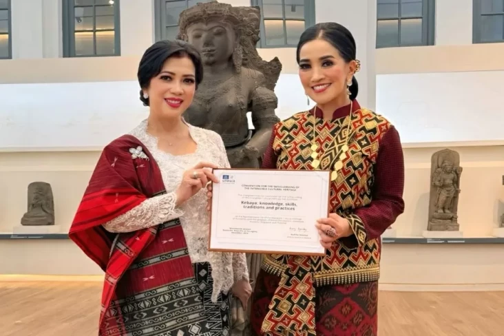 Kebaya Resmi Dapat Sertifikat...