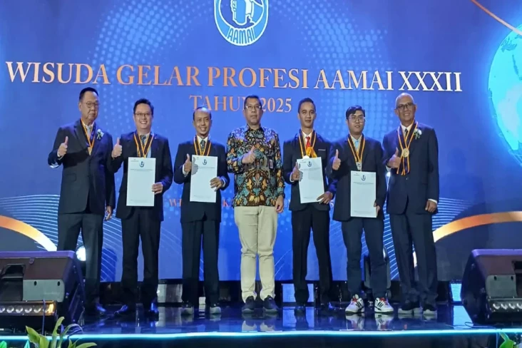 AAMAI Gelar Wisuda Profesi...