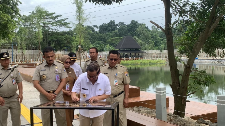 Pramono Resmikan Embung...