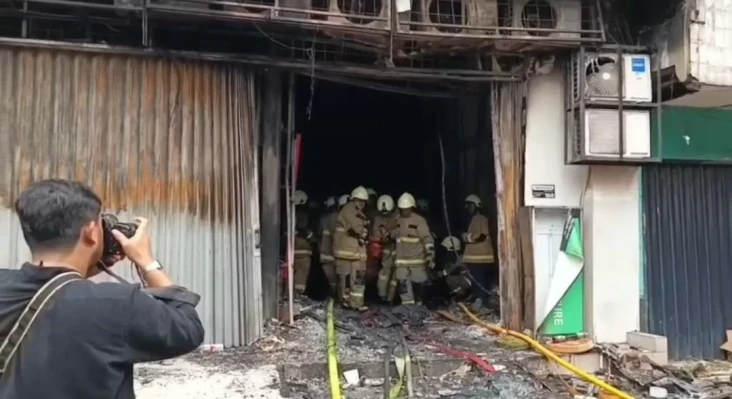 Kebakaran Gedung di...