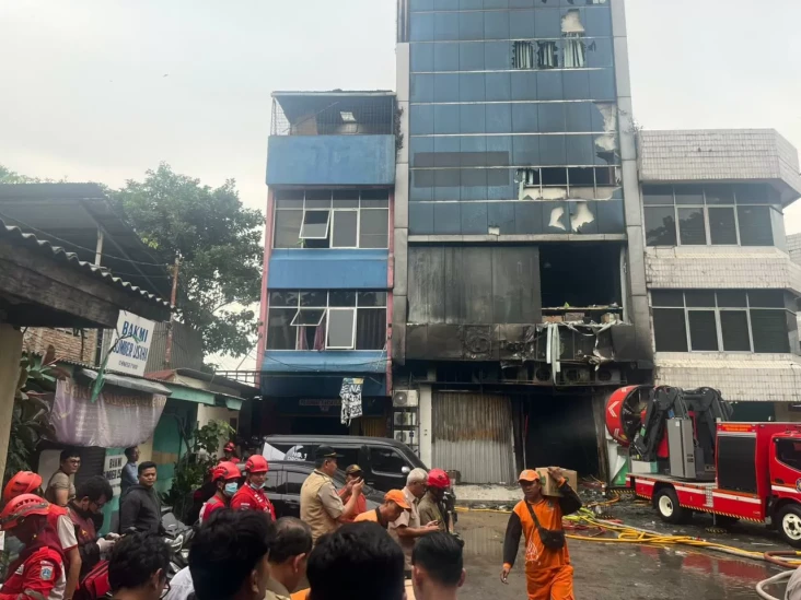 Usut Kebakaran Gedung...
