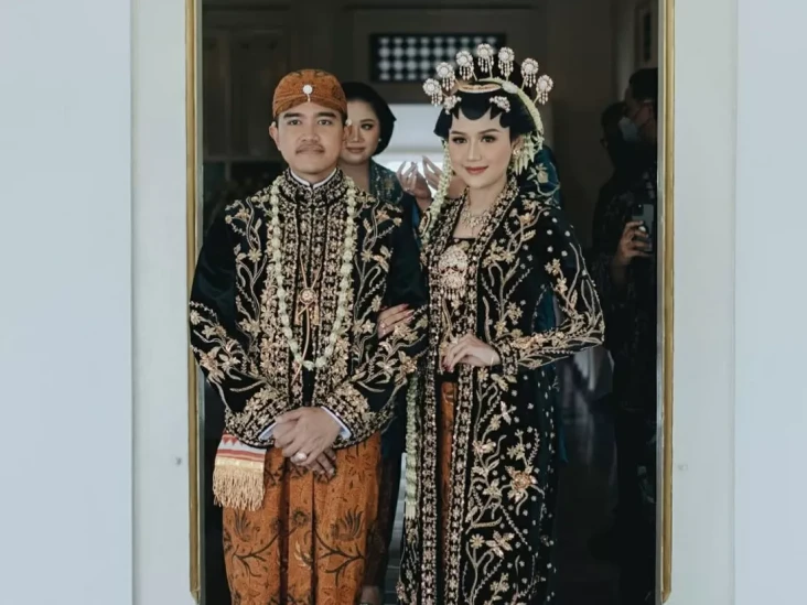 Erina Gudono Rayakan...