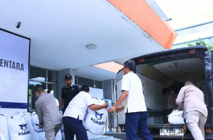 Asabri Salurkan Bantuan...