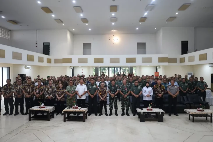 Dankodiklat TNI Buka...