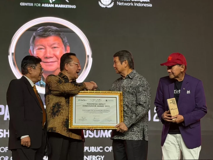 Irman Gusman Serahkan...