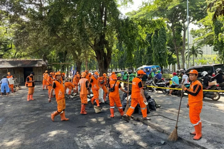 Kios di Kalibata yang...