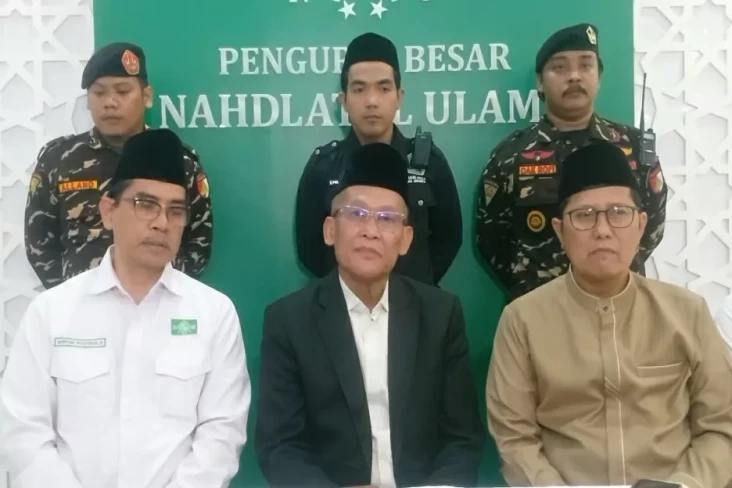 KH Cholil Nafis: Konflik...