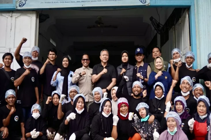 Kunjungi Aceh Tamiang,...