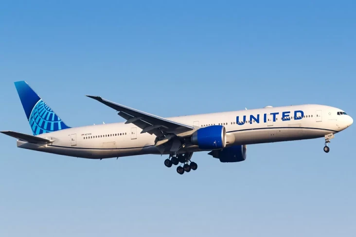 United Airlines Bawa...