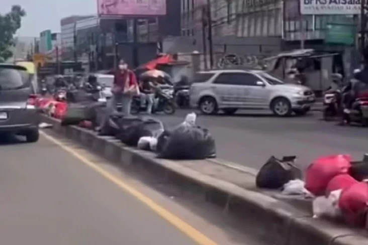 Horor Tumpukan Sampah...