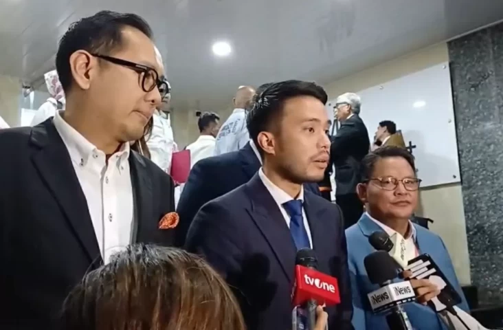 Pengacara Jokowi Sebut...