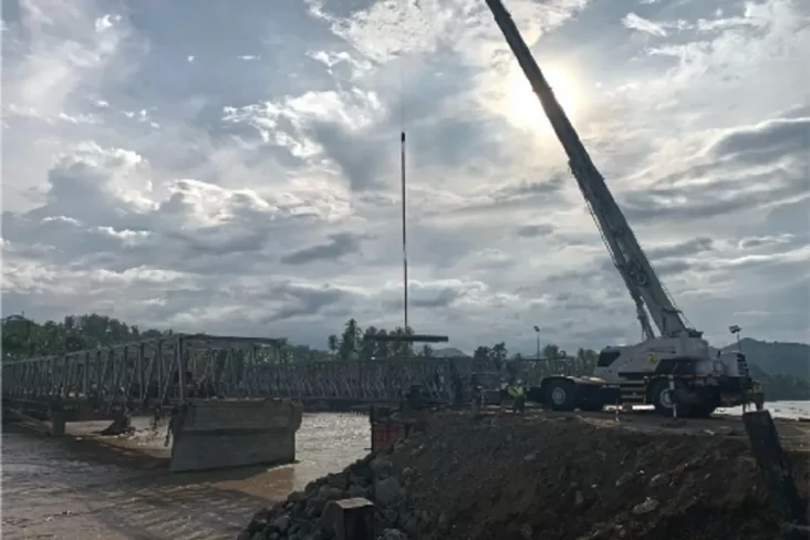 Jembatan Penghubung...