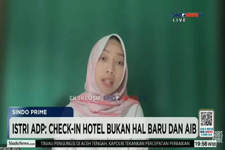 Istri Arya Daru Minta...