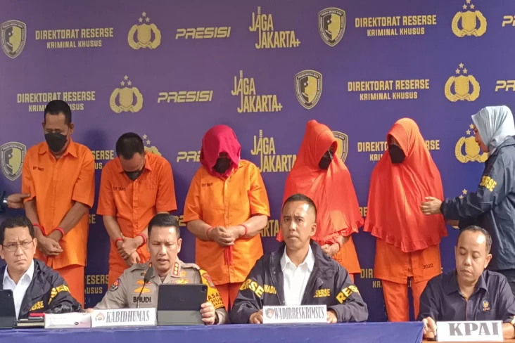 Penampakan 5 Tersangka...