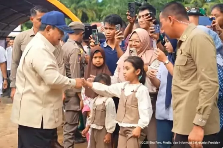 Haru, Prabowo Tinjau...