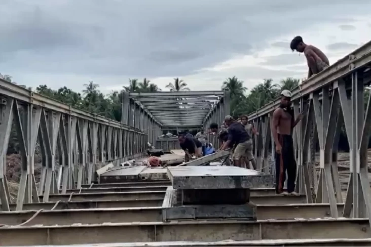 Jembatan Bailey Penghubung...