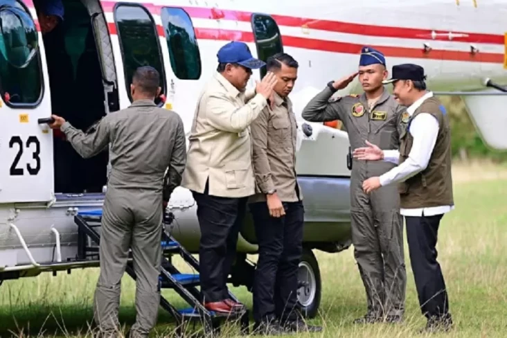 Presiden Naik Heli Tinjau...