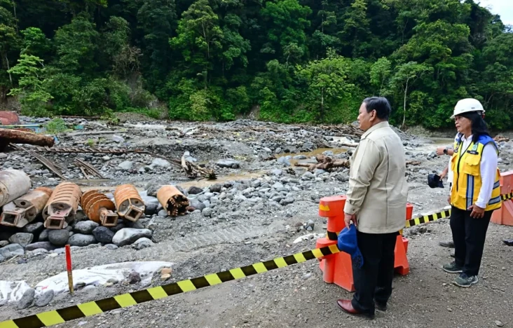 Prabowo Tinjau Progres...