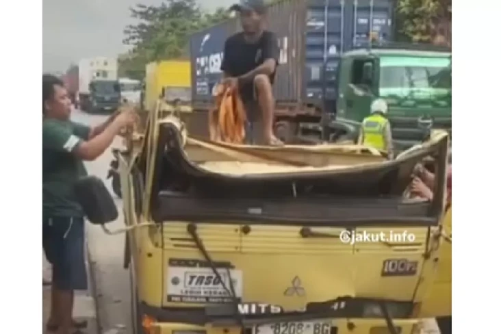 Muatan Besi Timpa Kabin...