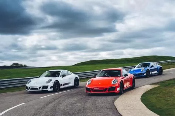 Ratusan Pemilik Porsche...