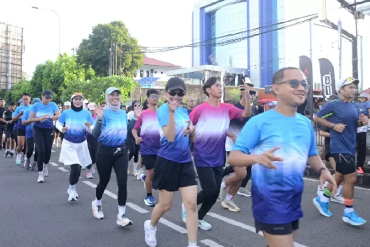 Ratusan Pelari Ikuti...
