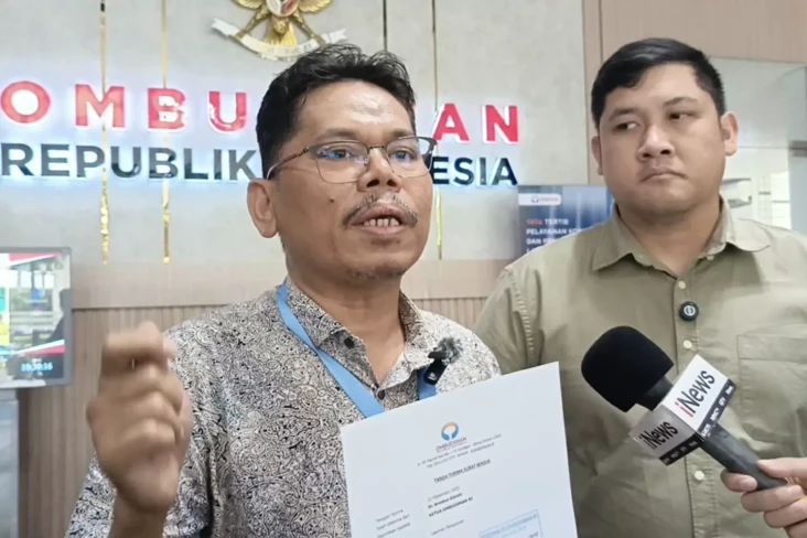 Polemik Ijazah Jokowi,...
