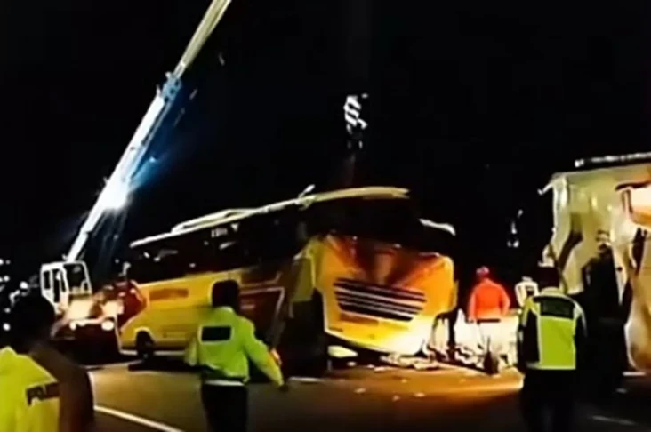 Bus Cahaya Trans Tujuan...