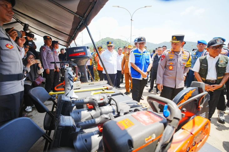Tinjau Pelabuhan Merak,...