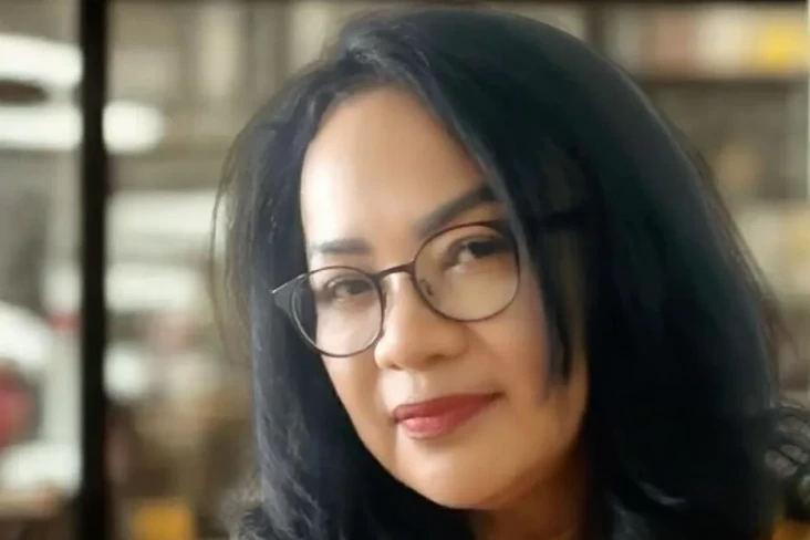 Menguatkan Perempuan,...