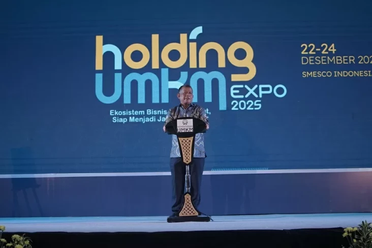 Buka Holding UMKM Expo...