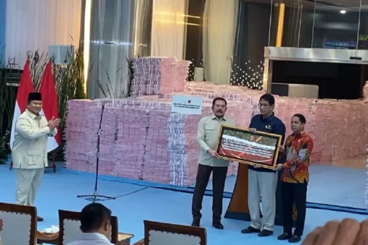 Disaksikan Prabowo,...