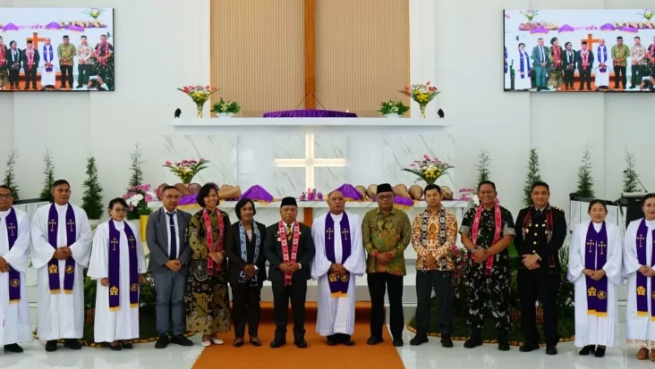 Bangun Gereja Pusat...