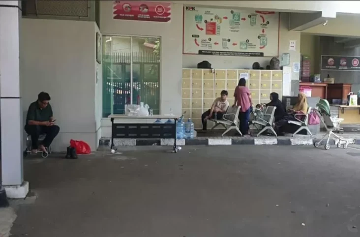 12 Tahanan Rayakan Natal...