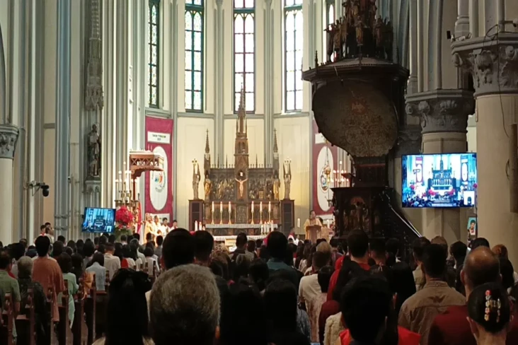 Misa Pontifikal Gereja...