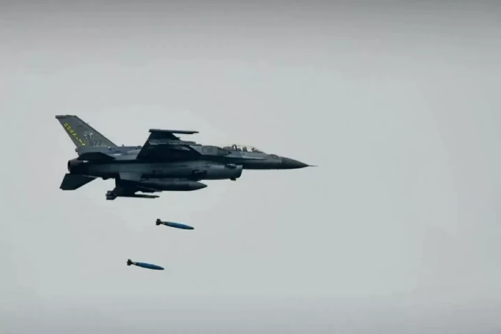Kamboja: Jet Tempur...
