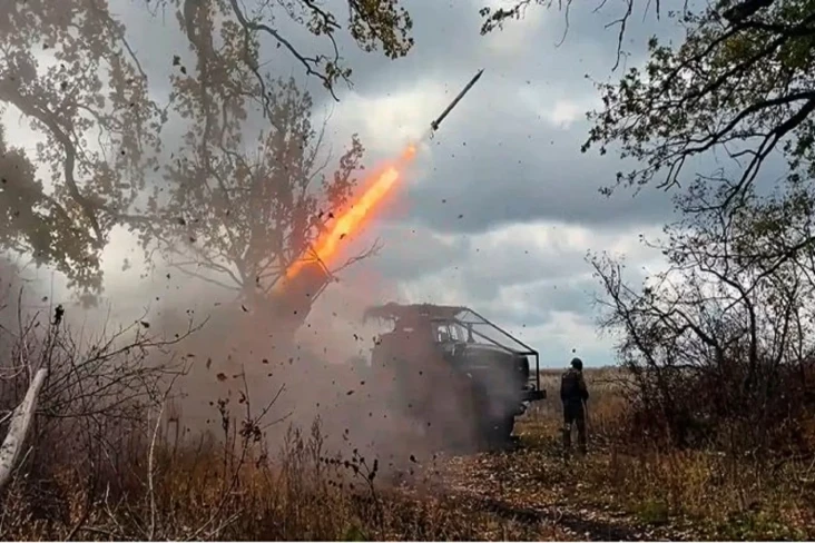Ukraina Tembakkan Rudal...