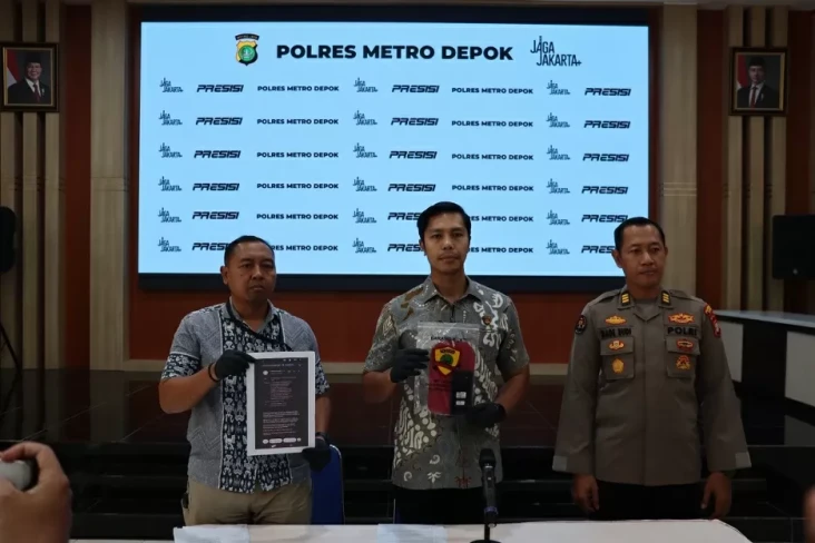 Peneror Bom ke 10 Sekolah...