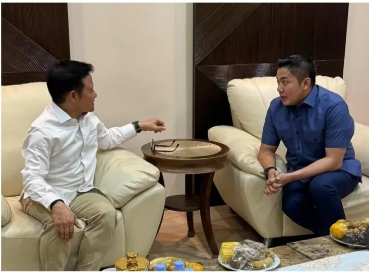 Disambangi Seskab Teddy,...