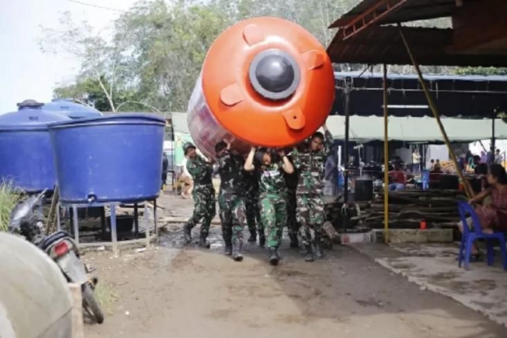 Unhan Bersama TNI Pasang...
