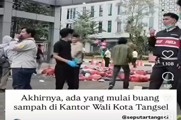 Aksi Buang Sampah ke...
