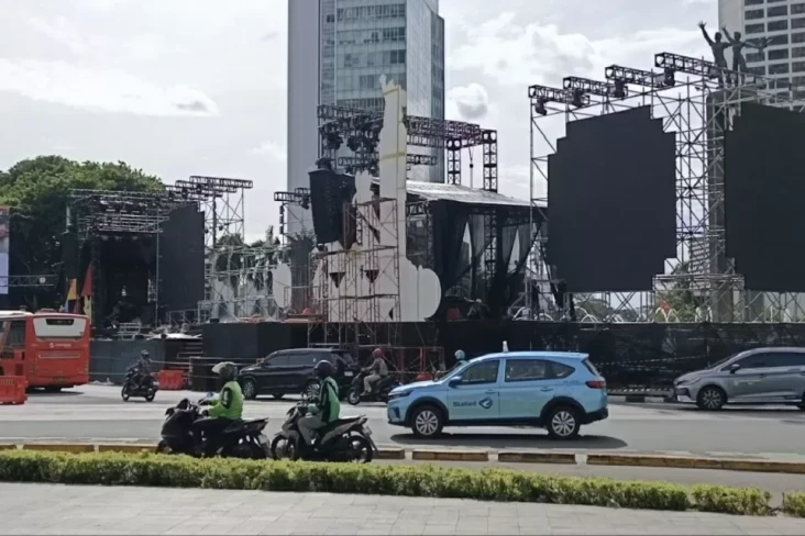 Panggung di Bundaran...