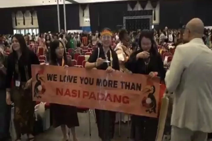 Perwakilan Negara Hadiri...