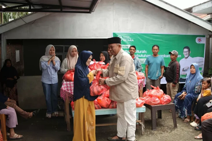 YIS Gelar Bazar Sembako...