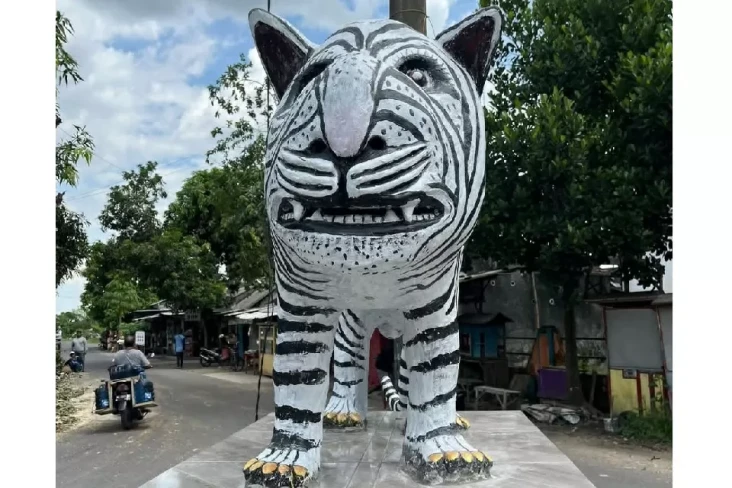 Patung Macan Putih Viral...
