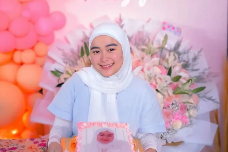 Adik Ayu Ting Ting Geram...